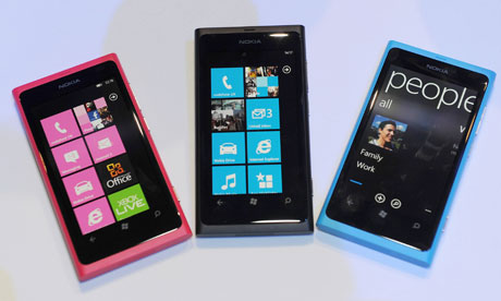 Nokia-Lumia-800-007
